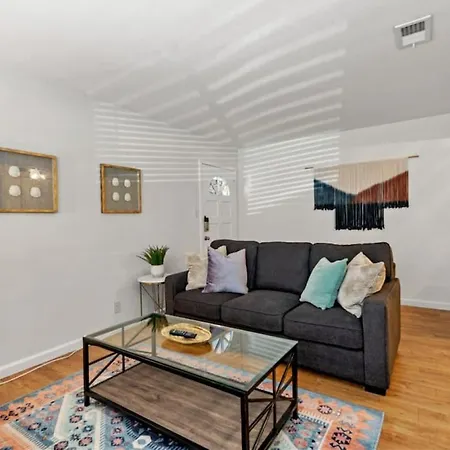 Nice Quiet Downtown Apt Pool Free Parking